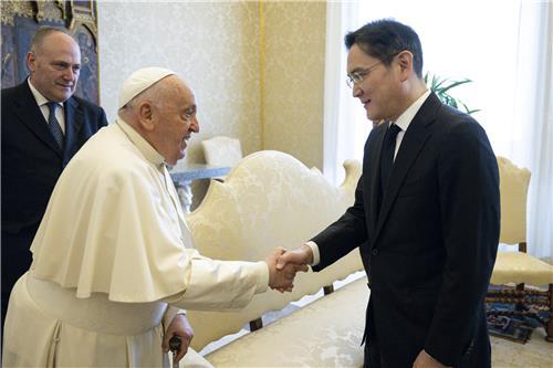 Samsung Chairman Lee Jae-yong Meets Pope Francis