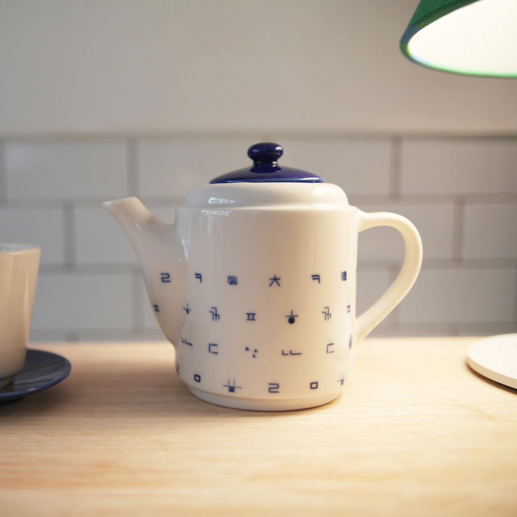 Hangeul consonant pattern teapot | Kitchen | Uncategorized | Sorosi