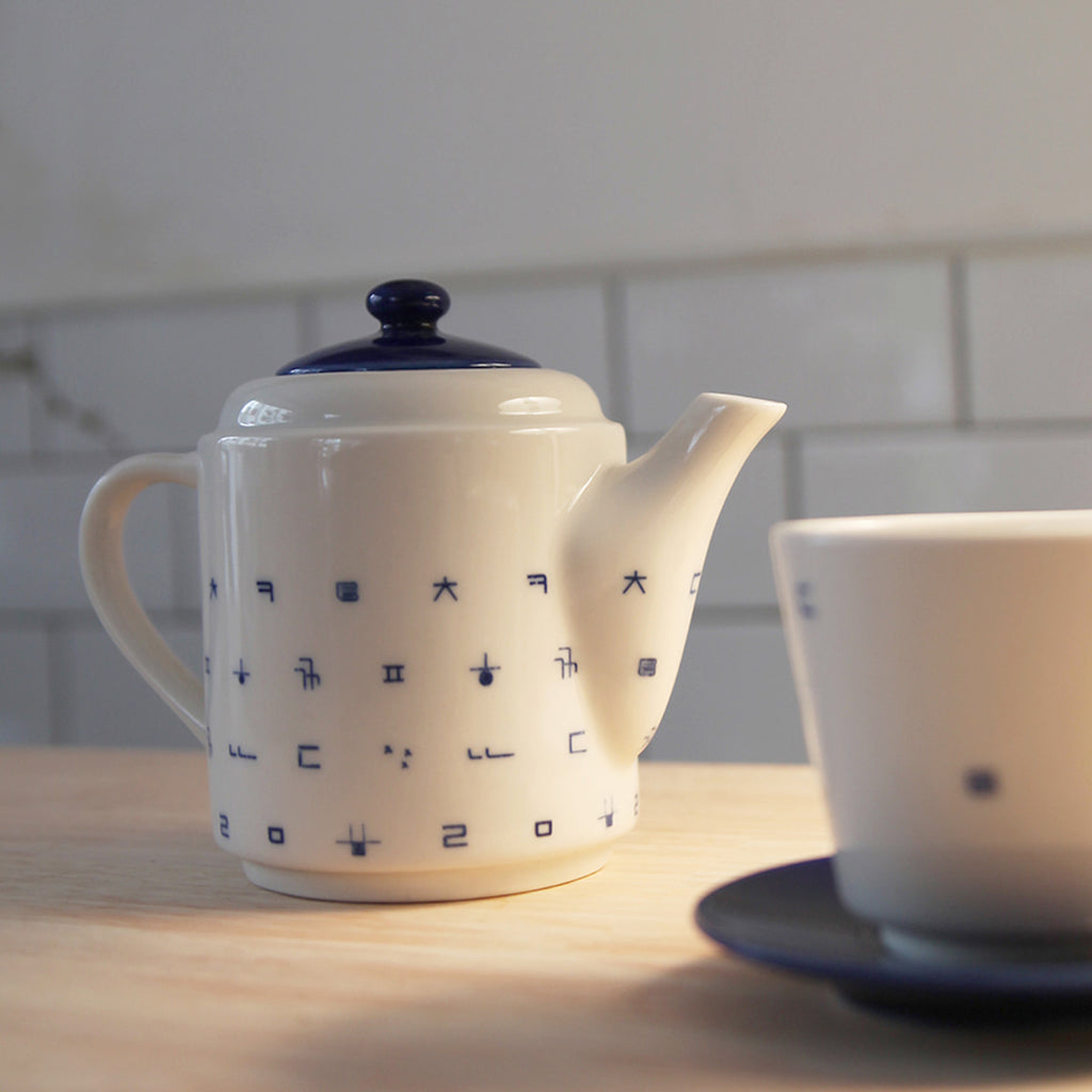 Hangeul consonant pattern teapot | Kitchen | Uncategorized | Sorosi