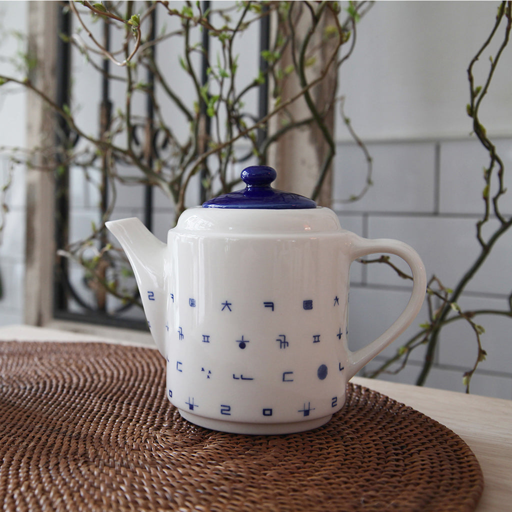 Hangeul consonant pattern teapot | Kitchen | Uncategorized | Sorosi