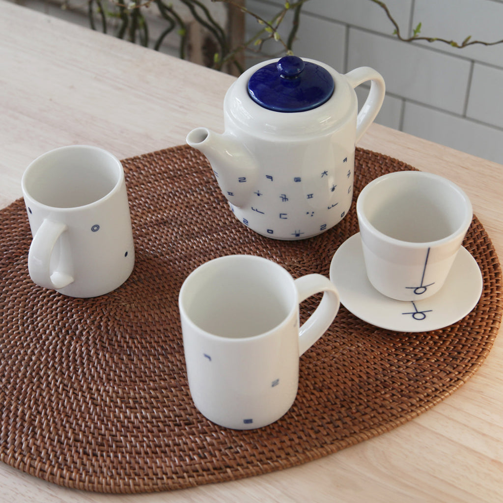 Hangeul consonant pattern teapot | Kitchen | Uncategorized | Sorosi